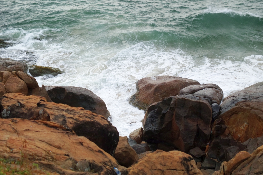 View of the sea crashing on the Kerala shore